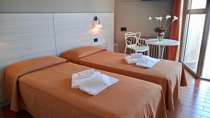 Hotel Astoria | Camere per vacanze a Torri del Benaco