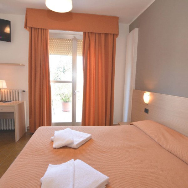 Hotel Astoria | Camere per vacanze a Torri del Benaco