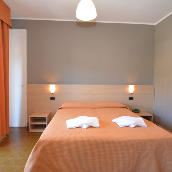 Hotel Astoria | Camere per vacanze a Torri del Benaco
