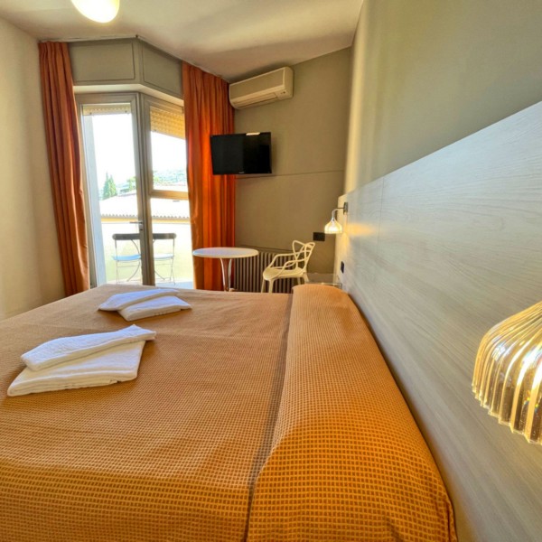 Hotel Astoria | Camere per vacanze a Torri del Benaco