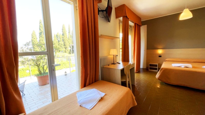 Hotel Astoria | Camere per vacanze a Torri del Benaco