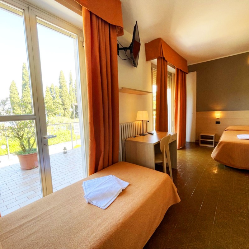 Hotel Astoria | Camere per vacanze a Torri del Benaco