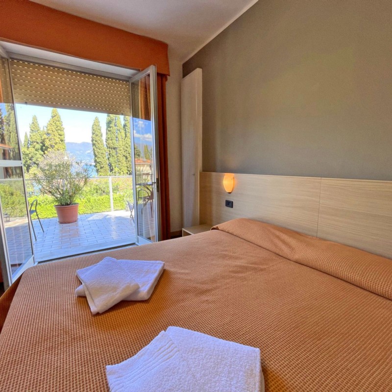 Hotel Astoria | Camere per vacanze a Torri del Benaco
