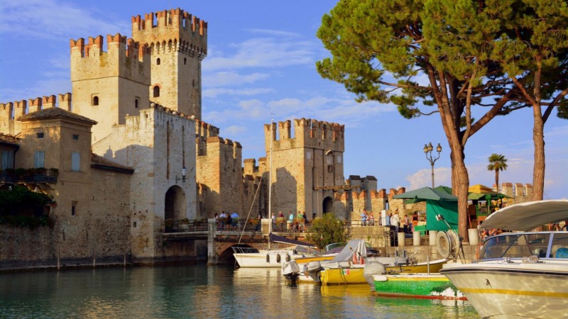 Hotel Astoria | Camere per vacanze a Torri del Benaco