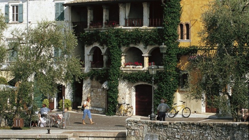 Hotel Astoria | Camere per vacanze a Torri del Benaco