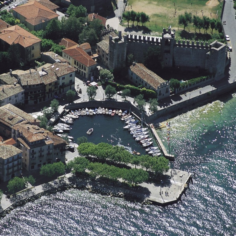 Hotel Astoria | Camere per vacanze a Torri del Benaco