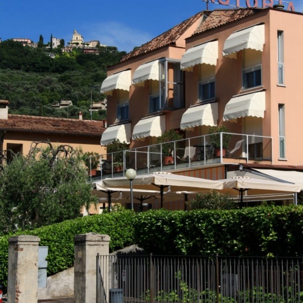 Hotel Astoria | Camere per vacanze a Torri del Benaco
