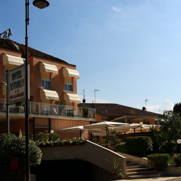 Hotel Astoria | Camere per vacanze a Torri del Benaco