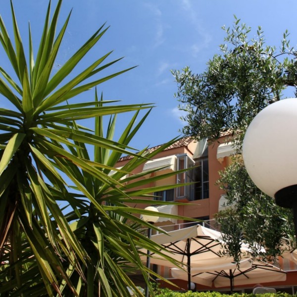 Hotel Astoria | Camere per vacanze a Torri del Benaco