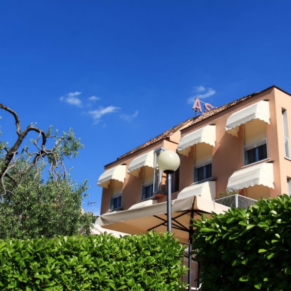 Hotel Astoria | Camere per vacanze a Torri del Benaco