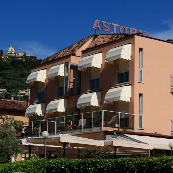 Hotel Astoria | Camere per vacanze a Torri del Benaco
