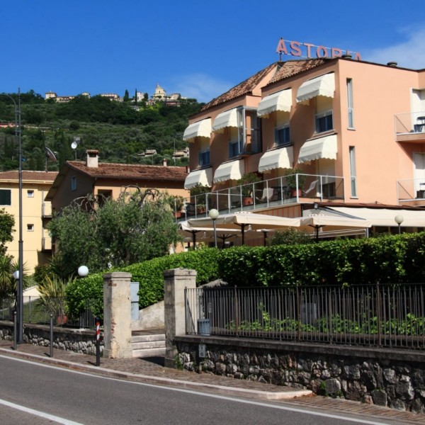 Hotel Astoria | Camere per vacanze a Torri del Benaco