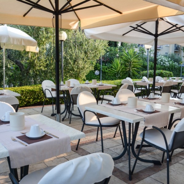 Hotel Astoria | Camere per vacanze a Torri del Benaco