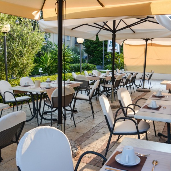 Hotel Astoria | Camere per vacanze a Torri del Benaco
